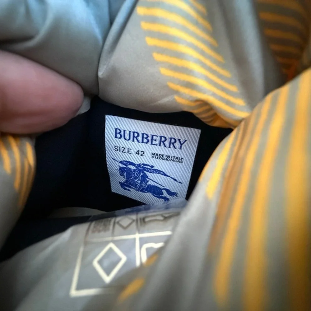 Burberry MEN'S Hunter Check Drawstring Pillow Padded Snow Boots, Sz‎ 42